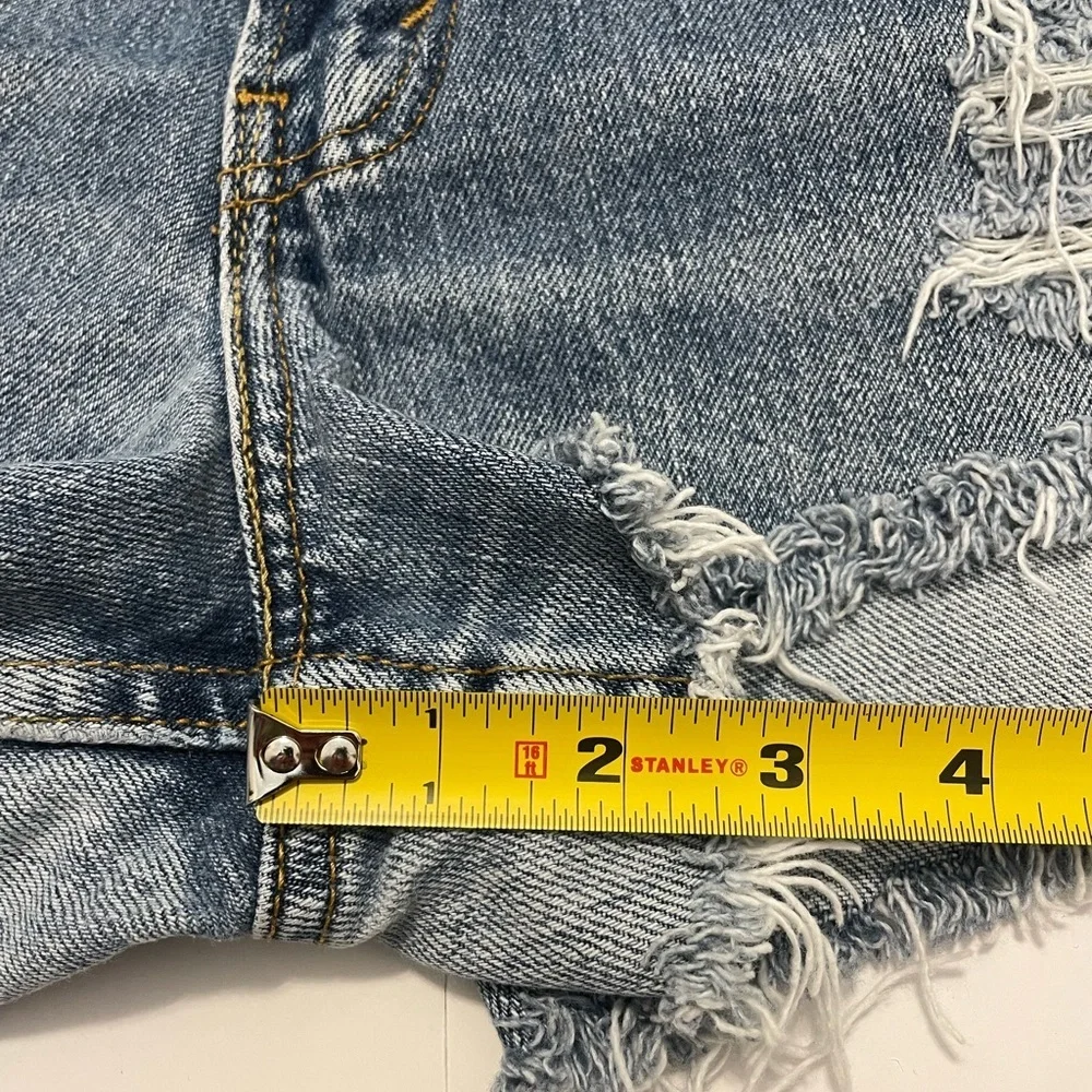 Levi’s Women’s 550 Relaxed Distressed Denim Shorts Size 14